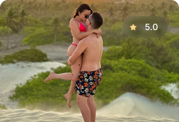 Casal tira foto no passeio barrinha em Jericoacoara
