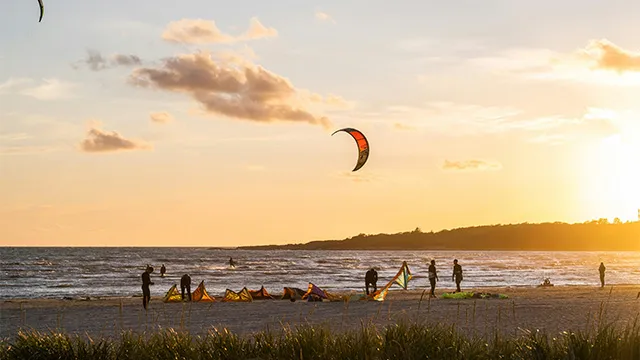 Praticantes de kite surf em Jericoacoara